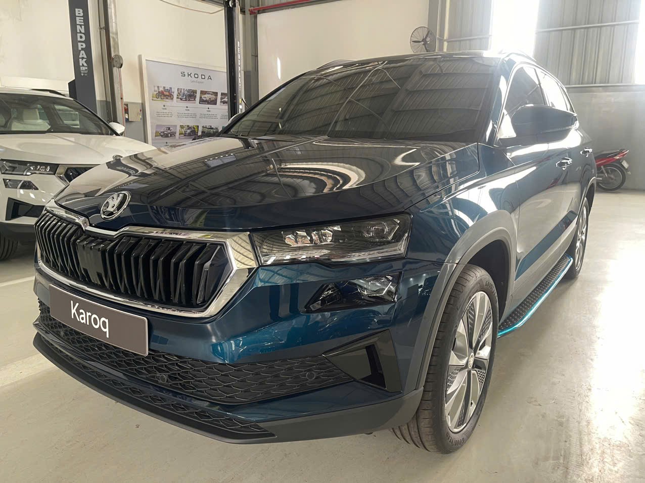 z5914763399288 fbeb554e8448e588345e447c46cce2c6 Đánh Giá SKODA Karoq Style – Mẫu SUV Cỡ C Đáng Mua Nhất Phân Khúc